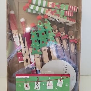 Festive Christmas Card Garland Clothespin Set